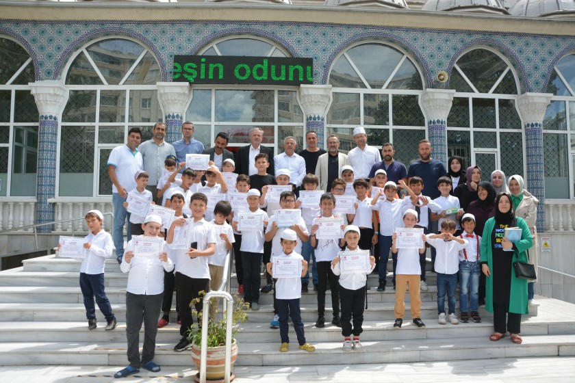 Çekmeköy’de Ku’ran Bülbülleri Yaz Ku’ran Kursunu Başarı ile Tamamladı
