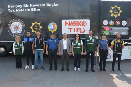 Bağımlı Olma, Mutlu Ol Çekmeköy’deki Narkotik Eğitim Tırı ile Uyuşturucunun Zararları Anlatıldı