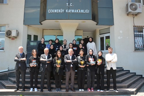 Geleceği Yönlendirecek Özgün Fikirli Gençler Çekmeköy'den Çıkıyor🙂  Kaymakam Resul Çelik'ten Robotik Kodlama Alanında Başarılı Öğrencilere Tebrik