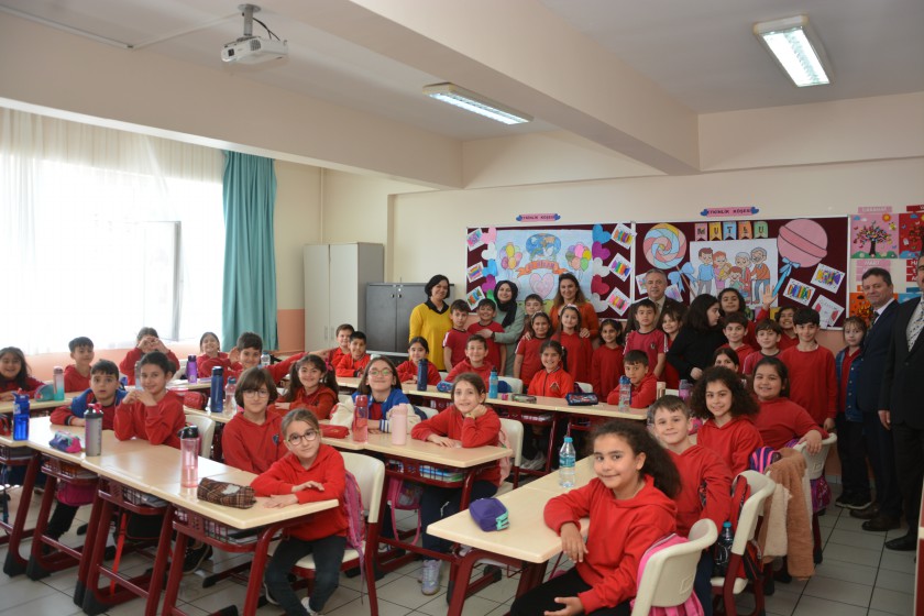 Kaymakam Resul Çelik’ten Kıvrak Zekâları ve Öğrenme Arzularıyla Gözleri Parıldayan Öğrencilere Ziyaret