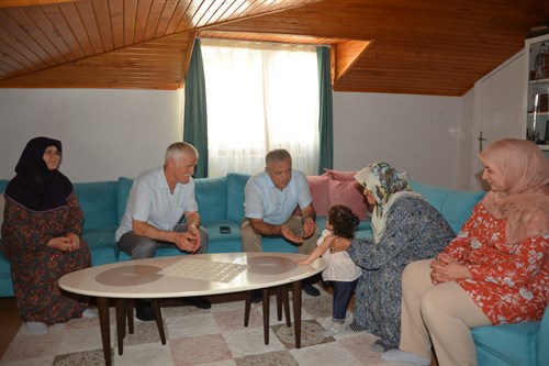 Şehitlerimizin Emaneti Olan Aileleri İle Daima Bir Aradayız  Kaymakam Resul Çelik, Kahraman Şehit Arif Kalafat'ın Kıymetli Ailesini Ziyaret Etti